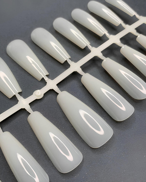 Tipy do przedłużania paznokci w pojemniku, mleczne, 240 szt (Balerina)